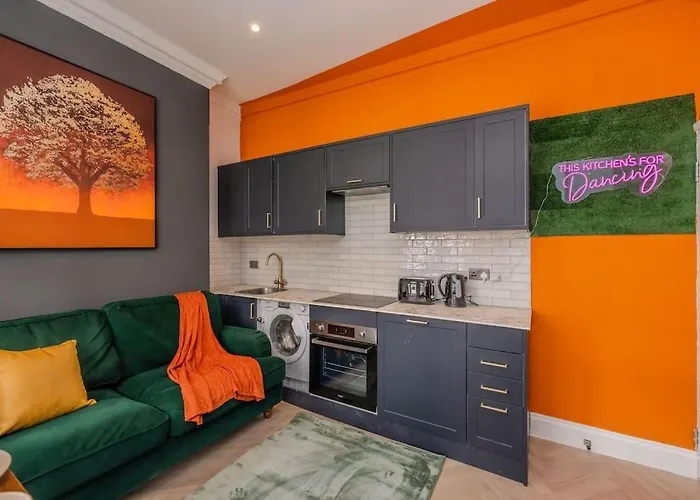 Beautiful 2 Bedroom Flat Next To Brighton Beach And Shopping Centre