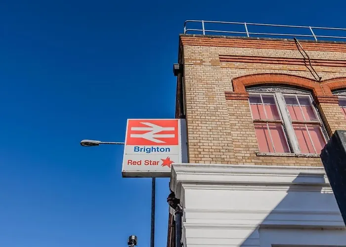 Beautiful 2 Bedroom Flat Next To Brighton Beach And Shopping Centre
