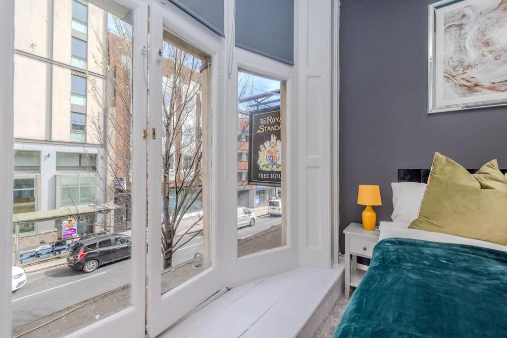 Apartment Beautiful 2 Bedroom Flat Next To And Shopping Centre