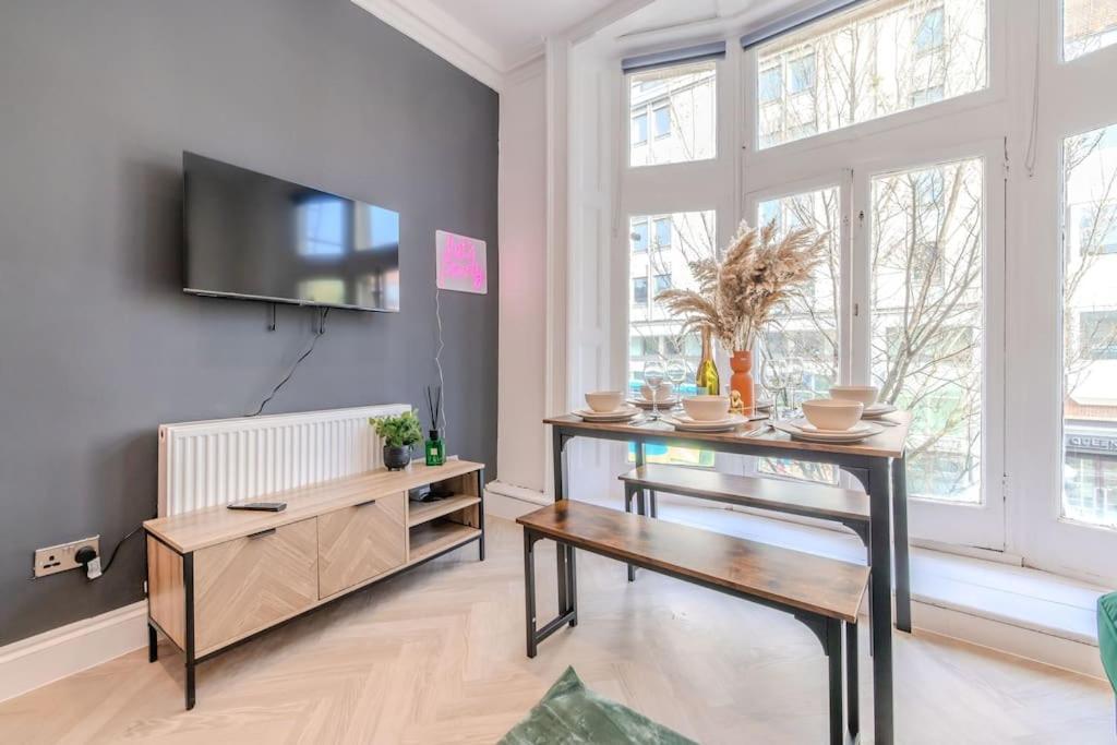 Apartment Beautiful 2 Bedroom Flat Next To And Shopping Centre