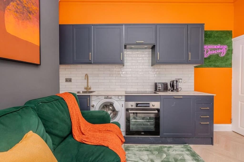 Apartment Beautiful 2 Bedroom Flat Next To And Shopping Centre *