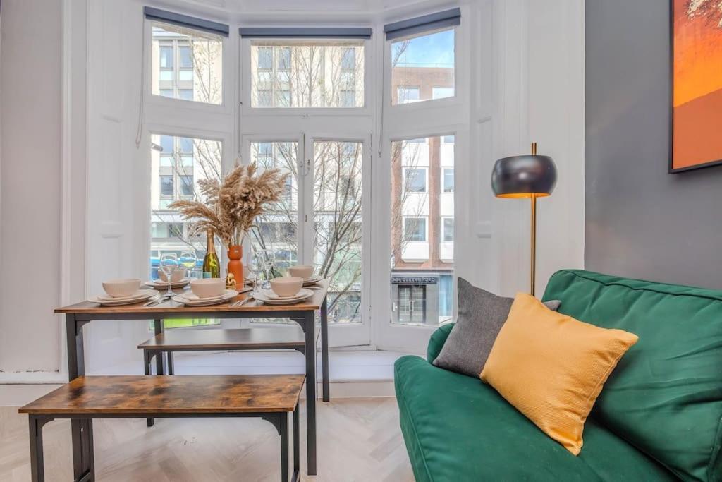 Apartment Beautiful 2 Bedroom Flat Next To And Shopping Centre Brighton