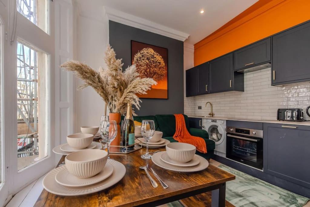 Apartment Beautiful 2 Bedroom Flat Next To And Shopping Centre
