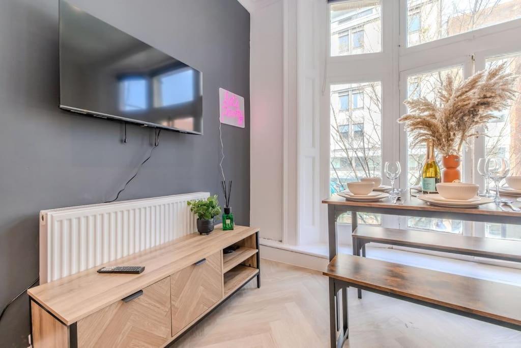 Beautiful 2 Bedroom Flat Next To And Shopping Centre Brighton