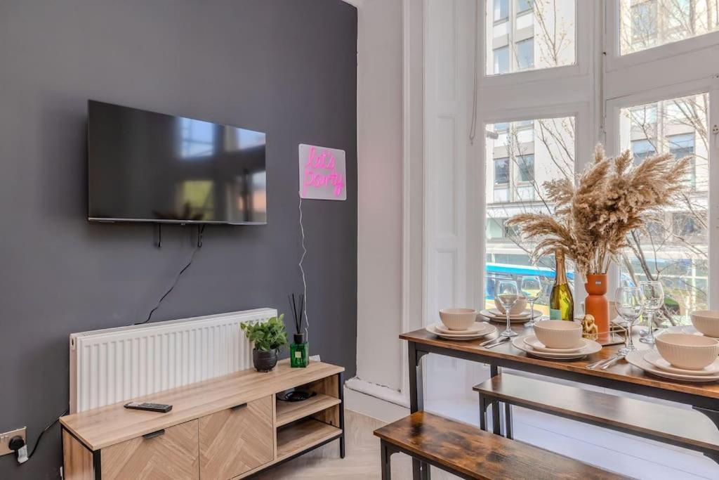 Beautiful 2 Bedroom Flat Next To And Shopping Centre * Brighton