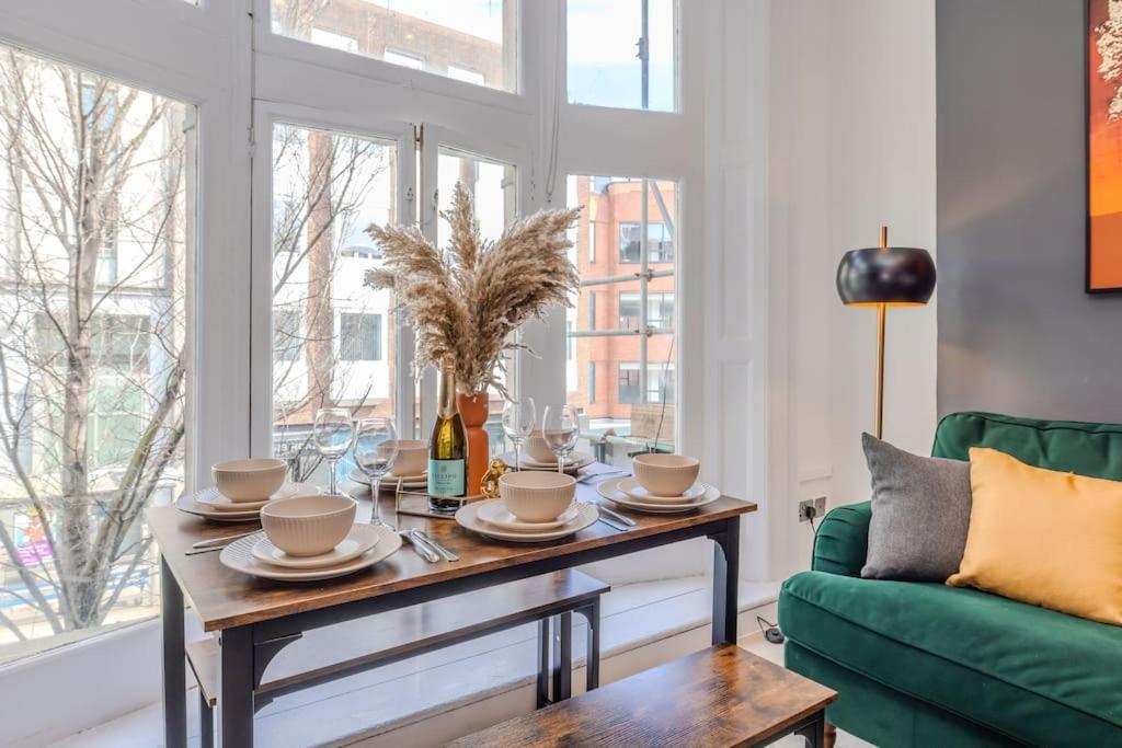 Beautiful 2 Bedroom Flat Next To And Shopping Centre Apartment Brighton