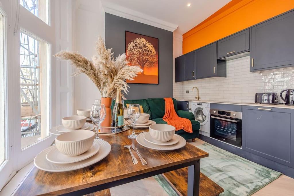 Apartment Beautiful 2 Bedroom Flat Next To And Shopping Centre Brighton